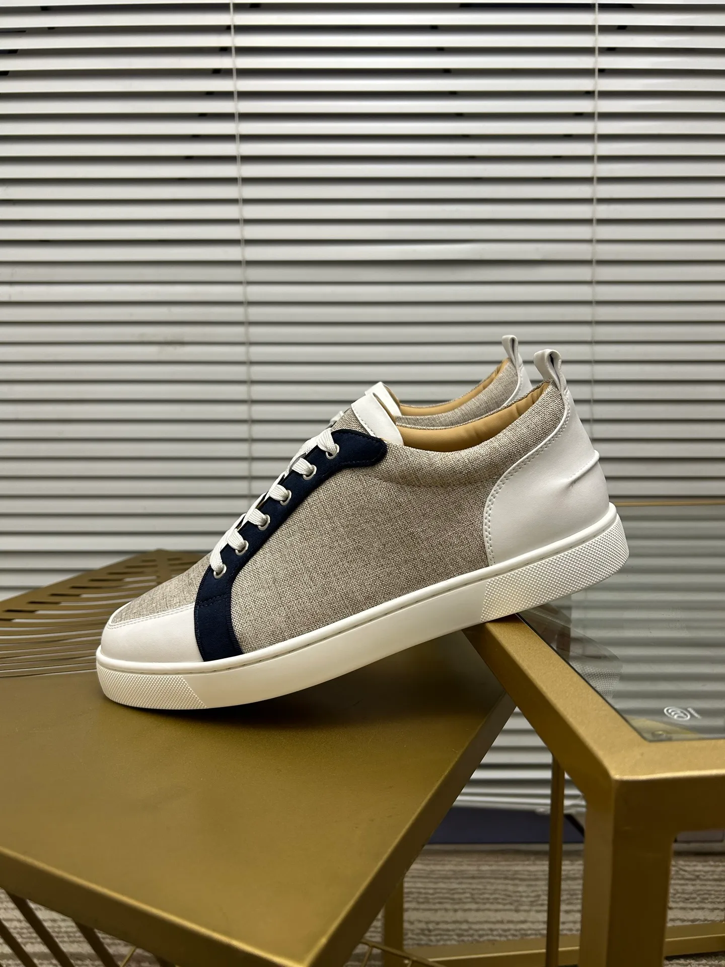 (Customized model) Ex-factory price is 480. christian louboutin (CL red sole shoes) counter series, casual sneakers for couples 📢 📢 📢 Exclusive hot style release 🎈🎈💪 Movable latex feet 👻 Finished outsole line [Proud] 😝Female 35-40# Male 38#-46, global supply😝 [Top version]: Original imported genuine leather upper, top original leather lining, original molded TPU outsole, original 1:1 detail processing, original shoe last,